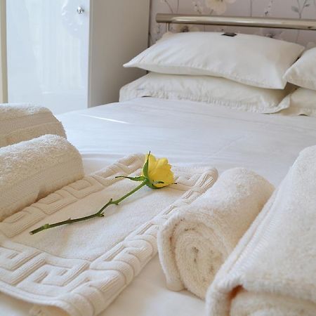 White Rose Guest House Тенбі Екстер'єр фото